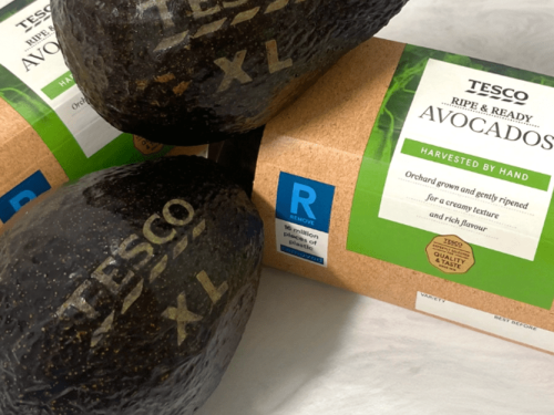 Tesco introduce aguacates etiquetados con láser para reducir el uso de plástico