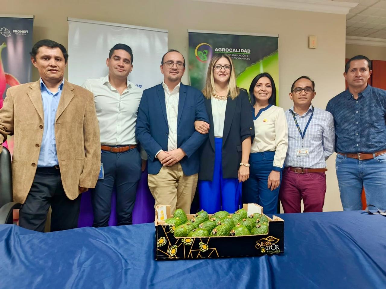 De izquierda a derecha: Jorge Altuna, Productor; Rodolfo Baquerizo, Director Comercial Nave Ecuador; Santiago Pinto, Presidente Interanza; Dennise Alarcon, Gerente Interanza; Petita Muquinche, Jefe de Operaciones Durexporta; Francisco Castro, Gerente Operaciones Durexporta; Byron Castillo, Productor.