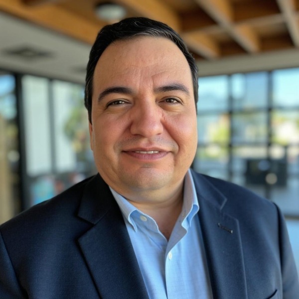 Portrait of Manuel Michel, executive director of the Colombian Avocado Board